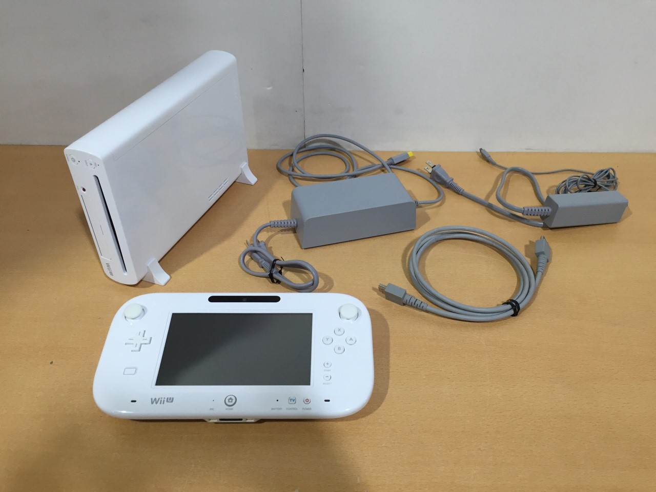 ゲーム買取価格情報 大阪市 店頭でのお買取 任天堂 Wii U ファミリープレミアムセット 32GB ホワイト | 買取コム｜家電 テレビ