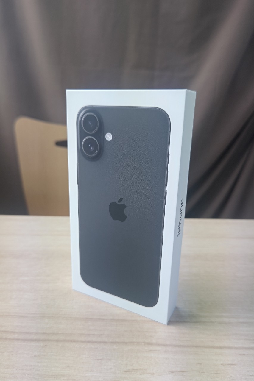 未開封 iPhone 16 Pro 128gb ブラックチタニウム SIMフリー新